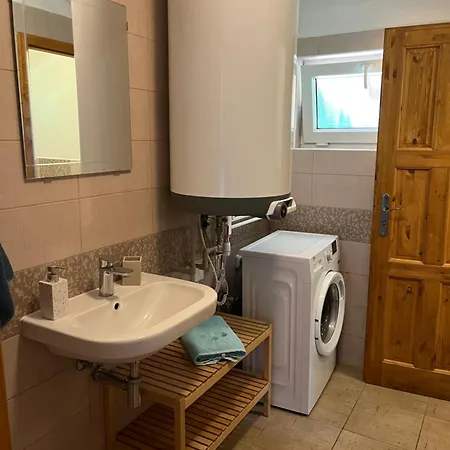 Ranc Lodge *