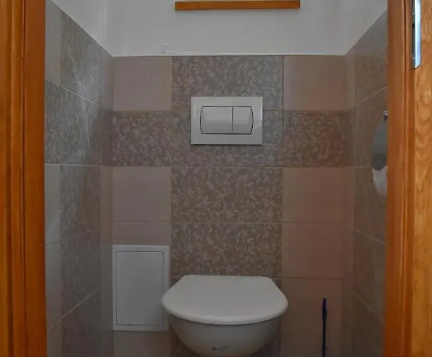 Ranc Lodge *
